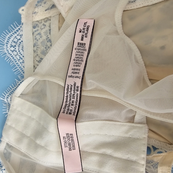 Victoria Secret Lace High-Neck Bralette - Picture 6 of 7